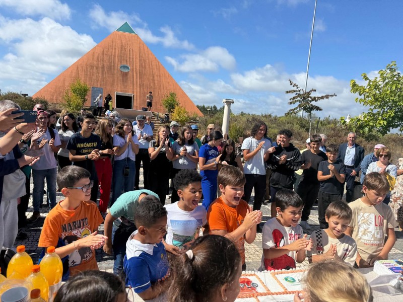 Miguel Batista cumpre compromisso e consigna pavimentação do acesso ao Templo Ecuménico Universalista.